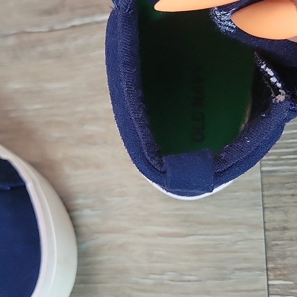 Toddler Shoes size 7 old navy - Picture 3 of 6